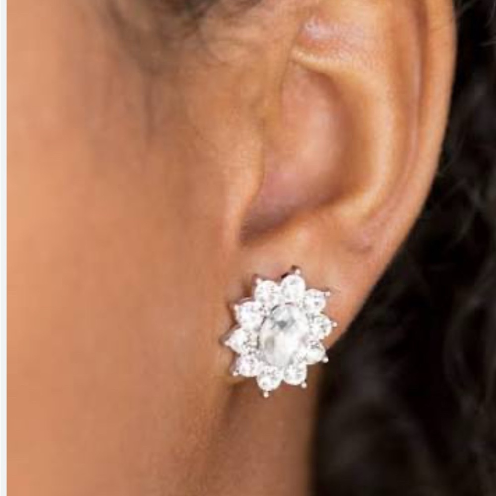 Paparazzi Silver Starburst Earrings